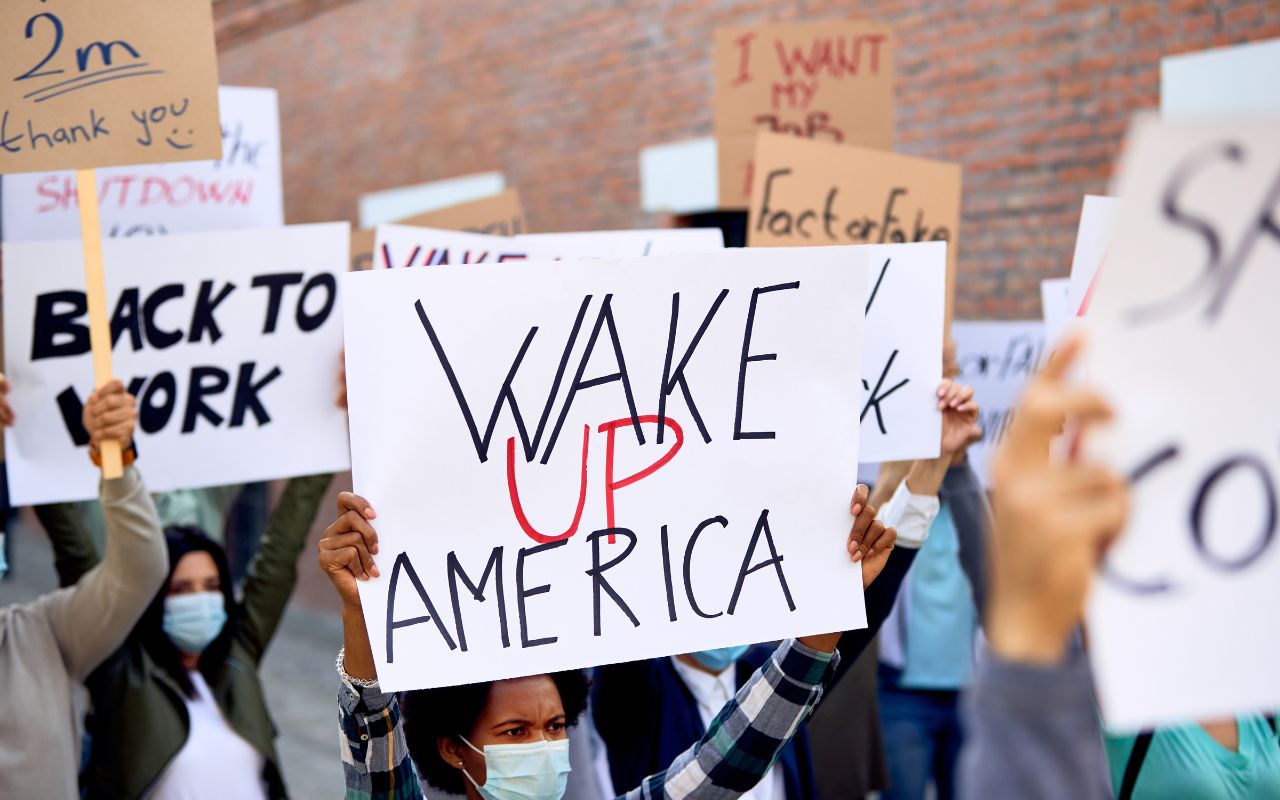 ट्रम्प के खिलाफ 70 लाख लोग सड़कों पर, जानिए पूरा मामला